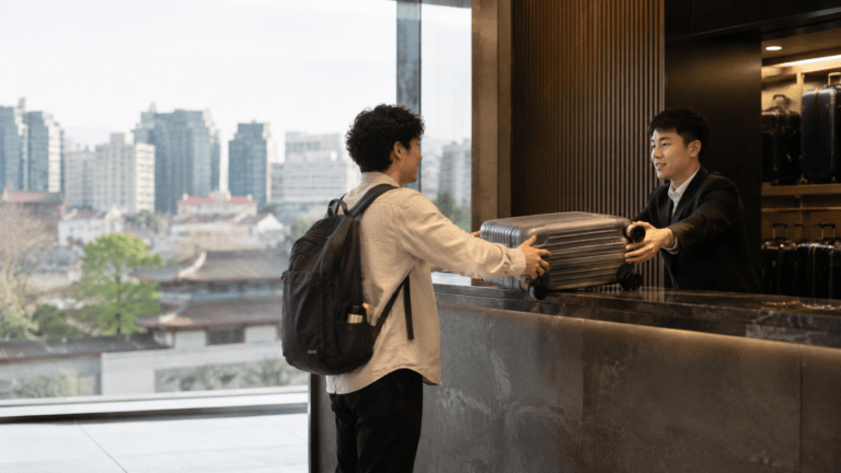 Secure luggage storage near Seoul Station and palace districts